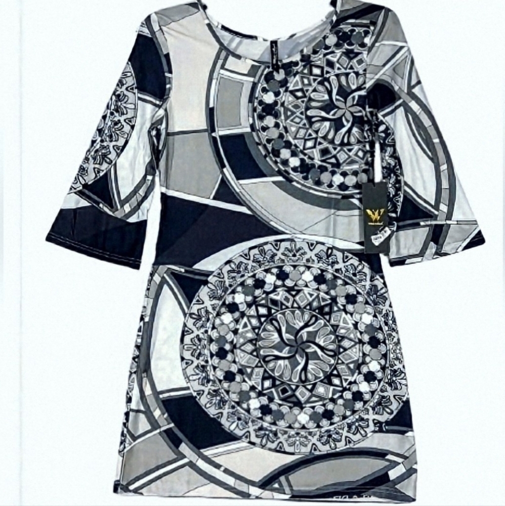NWT. White Mark Nikki Mini Sheath Bodycon  Dress. 3/4 Bell Sleeve Geometric